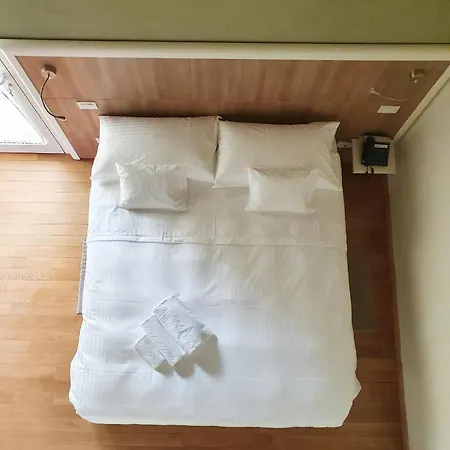 Osteria E Del Viaggiatore Pensionat Russi