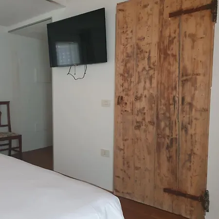 Pensionat Osteria E Del Viaggiatore Russi