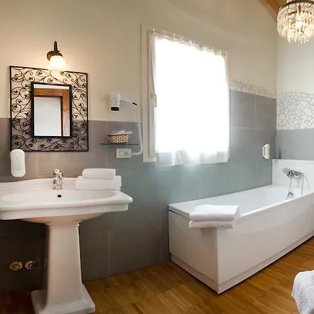 Osteria E Del Viaggiatore Russi