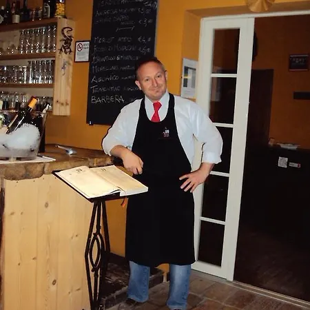 Osteria E Del Viaggiatore Russi