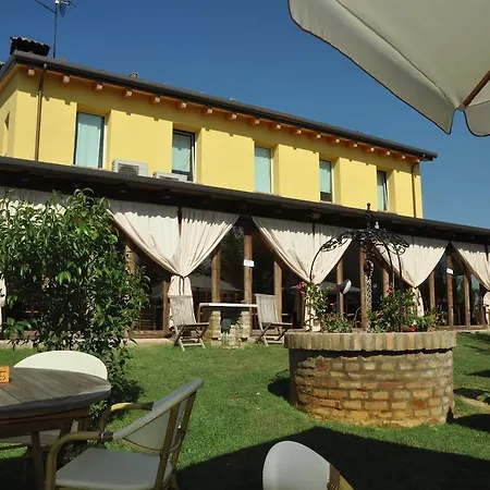 Pensión Osteria E Del Viaggiatore Russi