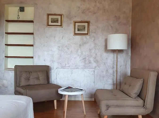 Gæstehus Osteria E Del Viaggiatore Russi