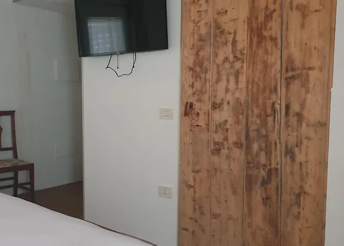 Gæstehus Osteria E Del Viaggiatore Russi