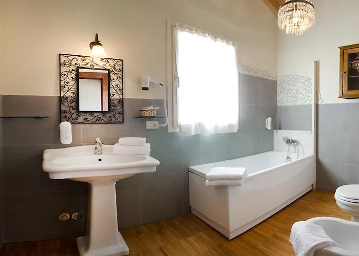 Osteria E Del Viaggiatore Russi