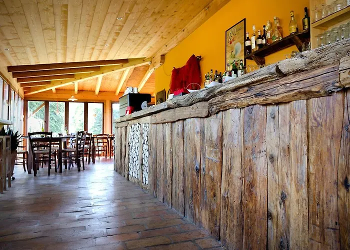 Osteria E Del Viaggiatore Gæstehus Russi